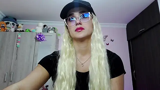 Snapshot of caroline_jonson chatting on 02/23/25, 09:59 caroline jonson online show from 02/23/25, 09:59