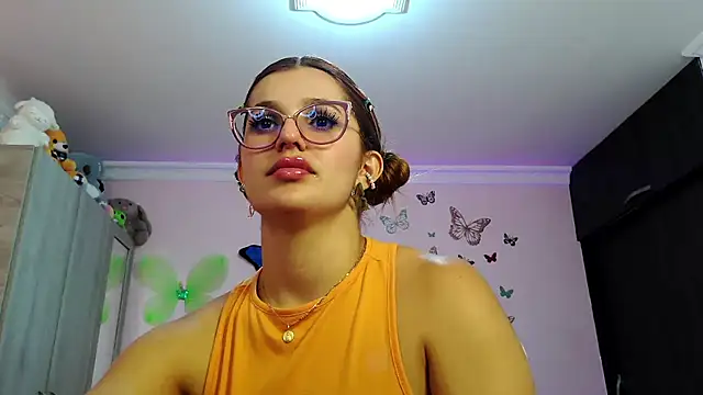 Snapshot of caroline_jonson chatting on 09/28/25, 02:33 caroline jonson online show from 09/28/25, 02:33