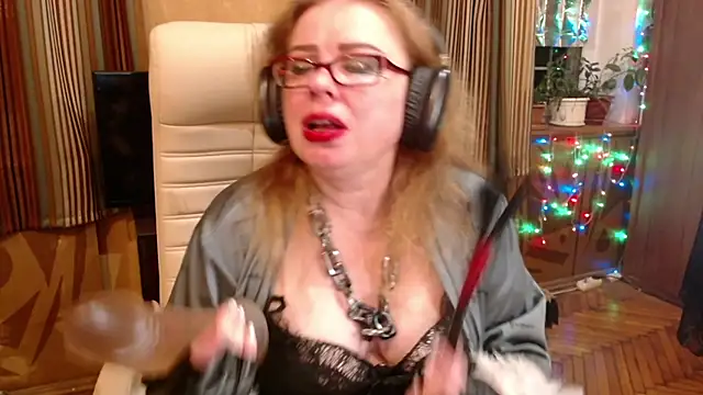 Snapshot of Miss_Tress chatting on 07/27/26, 09:00 Miss Tress online show from 07/27/26, 09:00