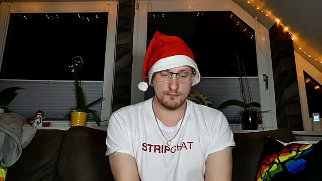 Snapshot of Relsxboy chatting on 12/18/24, 05:10 Relsxboy online show from 12/18/24, 05:10