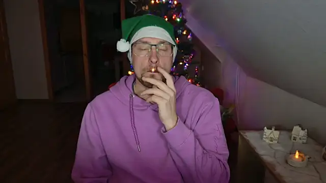 Snapshot of Relsxboy chatting on 12/23/24, 08:36 Relsxboy online show from 12/23/24, 08:36