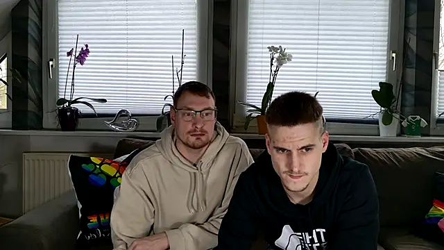 Snapshot of Relsxboy chatting on 02/15/25, 11:06 Relsxboy online show from 02/15/25, 11:06