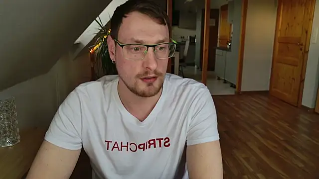 Snapshot of Relsxboy chatting on 03/14/25, 05:02 Relsxboy online show from 03/14/25, 05:02