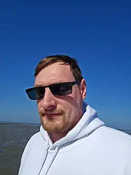 Snapshot of Relsxboy chatting on 03/21/25, 12:06 Relsxboy online show from 03/21/25, 12:06