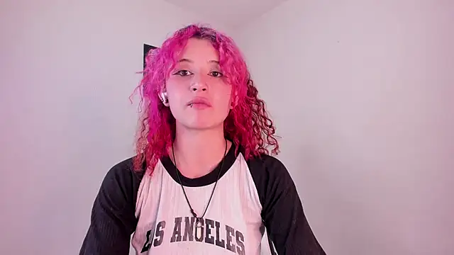 Snapshot of valent_27 chatting on 10/23/25, 11:14 valent 27 online show from 10/23/25, 11:14