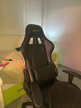 MisFrekcles  online show from 12/13/24, 12:17