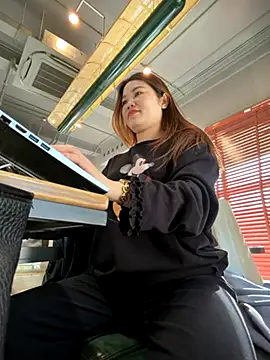 Emily 9xx online show from 11/28/25, 01:19