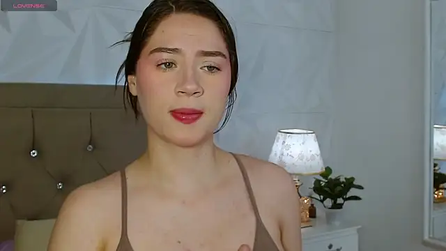 Gwen drew online show from 04/21/26, 01:28