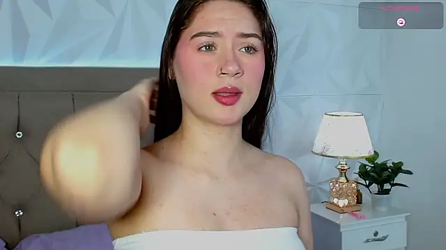 Snapshot of Gwen_drew chatting on 05/15/26, 01:07 Gwen drew online show from 05/15/26, 01:07