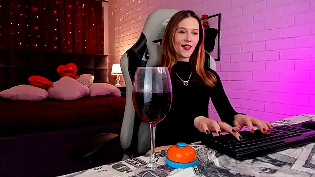 LolaLemona online show from 03/02/25, 09:31