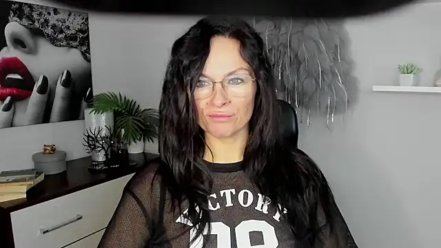 Snapshot of HelenLuxx chatting on 01/20/25, 06:53 HelenLuxx online show from 01/20/25, 06:53
