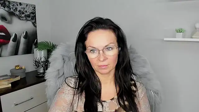 Snapshot of HelenLuxx chatting on 01/23/25, 10:11 HelenLuxx online show from 01/23/25, 10:11