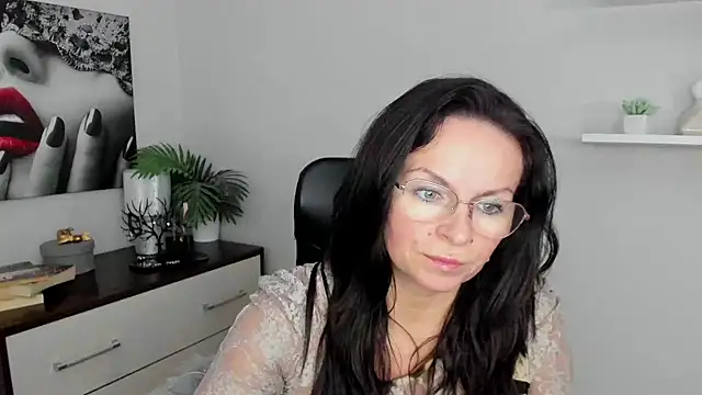 Snapshot of HelenLuxx chatting on 01/23/25, 01:13 HelenLuxx online show from 01/23/25, 01:13