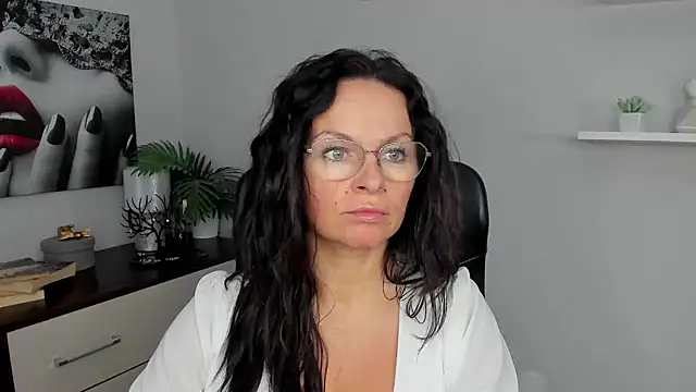 Snapshot of HelenLuxx chatting on 01/24/25, 10:11 HelenLuxx online show from 01/24/25, 10:11