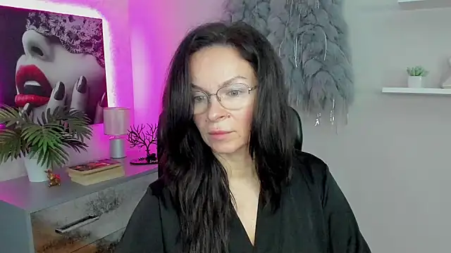 Snapshot of HelenLuxx chatting on 01/30/25, 06:46 HelenLuxx online show from 01/30/25, 06:46