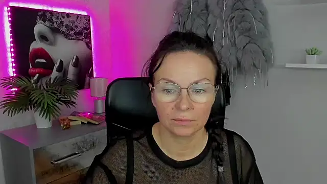 Snapshot of HelenLuxx chatting on 01/31/25, 10:20 HelenLuxx online show from 01/31/25, 10:20