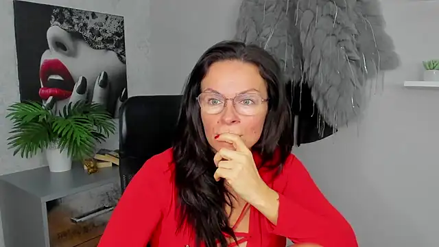 Snapshot of HelenLuxx chatting on 02/11/25, 06:40 HelenLuxx online show from 02/11/25, 06:40