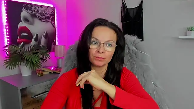 Snapshot of HelenLuxx chatting on 02/11/25, 01:30 HelenLuxx online show from 02/11/25, 01:30