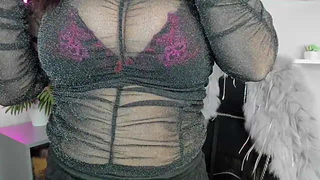 Snapshot of HelenLuxx chatting on 02/12/25, 09:42 HelenLuxx online show from 02/12/25, 09:42