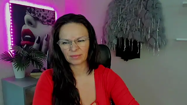 Snapshot of HelenLuxx chatting on 03/21/25, 01:34 HelenLuxx online show from 03/21/25, 01:34