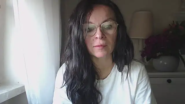 Snapshot of HelenLuxx chatting on 10/20/25, 06:14 HelenLuxx online show from 10/20/25, 06:14