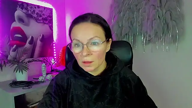 HelenLuxx online show from 01/15/26, 04:22