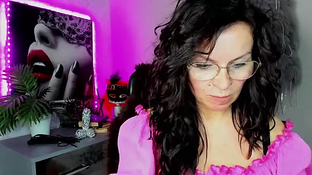 HelenLuxx online show from 04/14/26, 04:13