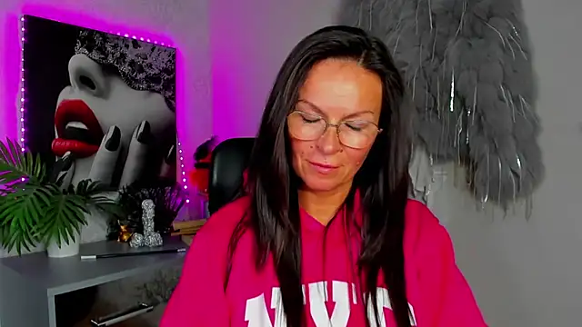 HelenLuxx online show from 07/08/26, 03:16