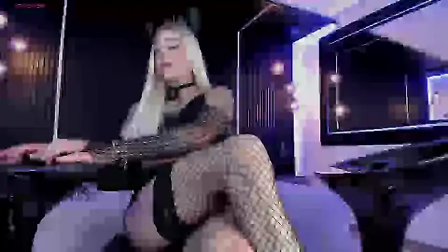 Snapshot of _Holly_Cat chatting on 01/22/25, 12:06 Holly Cat online show from 01/22/25, 12:06