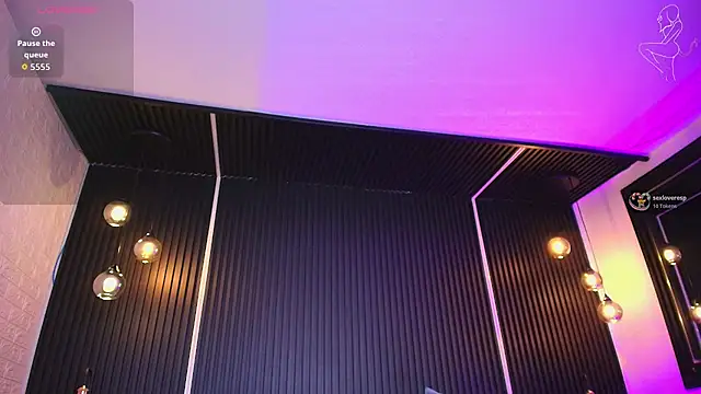 Snapshot of _Holly_Cat chatting on 11/10/25, 10:31 Holly Cat online show from 11/10/25, 10:31