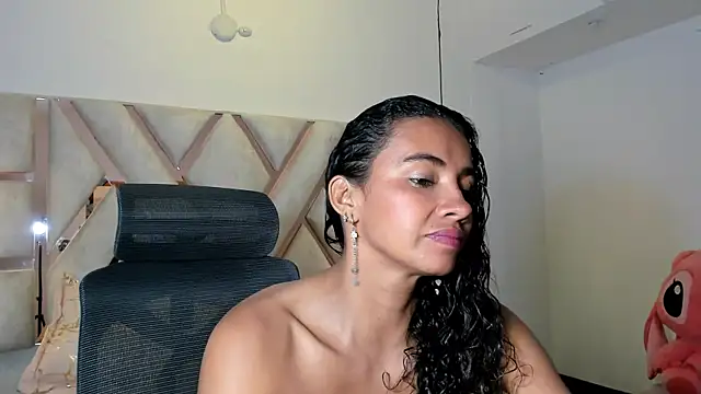 Snapshot of leslyflorez chatting on 01/15/25, 12:30 leslyflorez online show from 01/15/25, 12:30