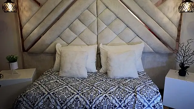 Snapshot of leslyflorez chatting on 02/09/25, 12:06 leslyflorez online show from 02/09/25, 12:06