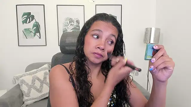 Snapshot of leslyflorez chatting on 02/14/25, 09:21 leslyflorez online show from 02/14/25, 09:21