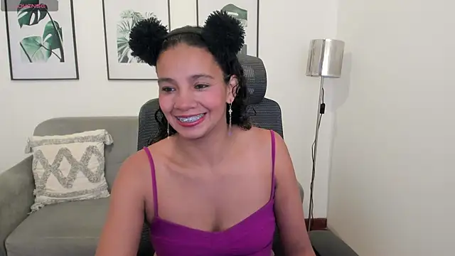 Snapshot of leslyflorez chatting on 02/18/25, 09:09 leslyflorez online show from 02/18/25, 09:09