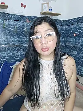 Snapshot of keterinjones--11 chatting on 05/23/26, 05:12 keterinjones--11 online show from 05/23/26, 05:12