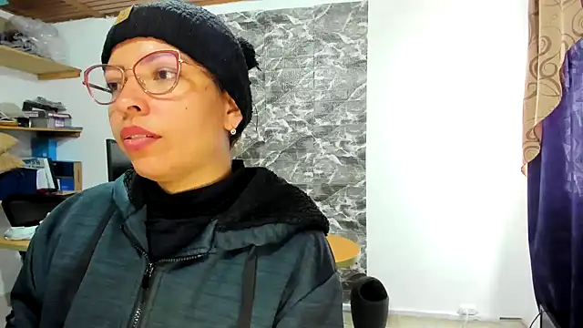 Snapshot of THEBOSSLARA chatting on 02/18/25, 05:53 THEBOSSLARA online show from 02/18/25, 05:53