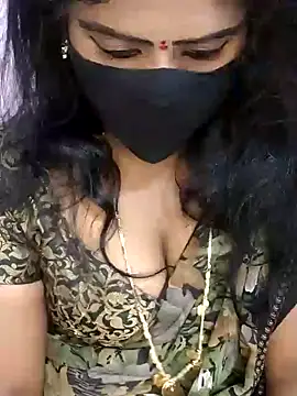 Snapshot of louise92 chatting on 12/17/24, 05:29 louise92 online show from 12/17/24, 05:29