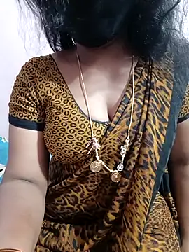 Snapshot of louise92 chatting on 06/15/26, 05:42 louise92 online show from 06/15/26, 05:42
