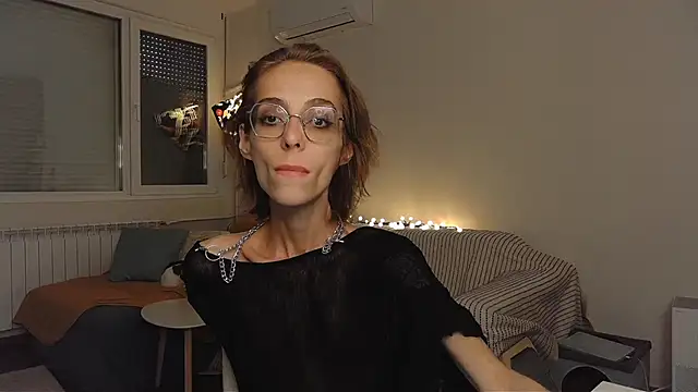 Snapshot of amber_quell_here chatting on 05/24/26, 04:01 amber quell here online show from 05/24/26, 04:01