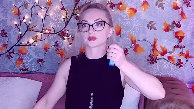 EllianaReese online show from 11/19/25, 04:01