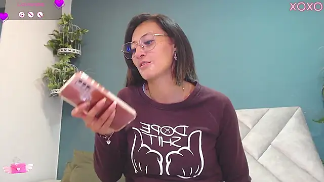 SharisWillian online show from 10/30/25, 04:14