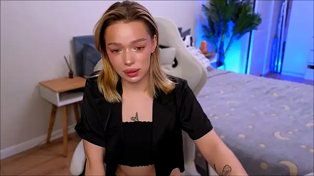 Lily Yin online show from 12/18/25, 05:24