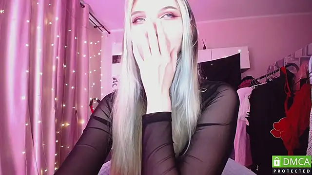 JustMeowGirl online show from 05/17/26, 06:00