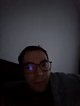 Schnubby1 online show from 12/18/25, 03:07