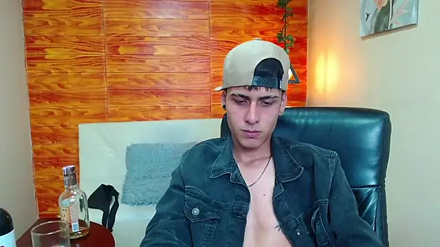 Snapshot of Bastiaan_28 chatting on 12/04/24, 09:40 Bastiaan 28 online show from 12/04/24, 09:40