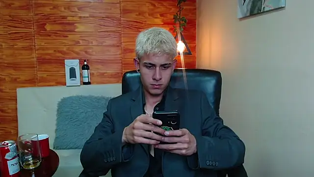 Snapshot of Bastiaan_28 chatting on 12/13/24, 03:05 Bastiaan 28 online show from 12/13/24, 03:05