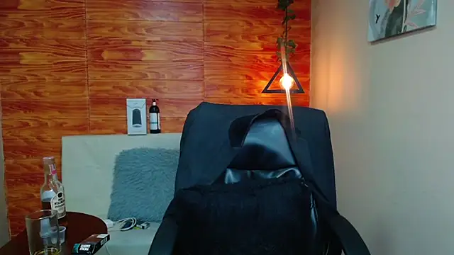 Snapshot of Bastiaan_28 chatting on 12/13/24, 06:10 Bastiaan 28 online show from 12/13/24, 06:10