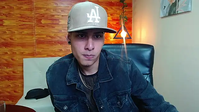 Snapshot of Bastiaan_28 chatting on 12/15/24, 02:52 Bastiaan 28 online show from 12/15/24, 02:52