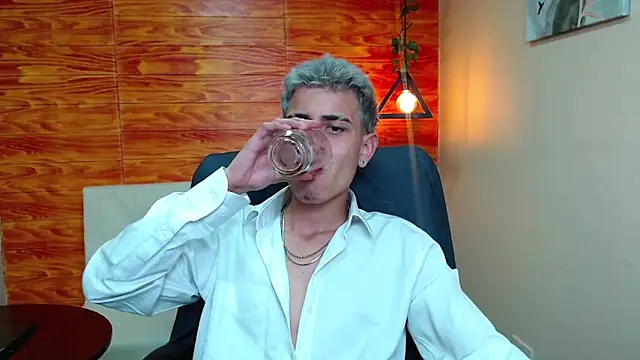 Snapshot of Bastiaan_28 chatting on 12/18/24, 05:59 Bastiaan 28 online show from 12/18/24, 05:59