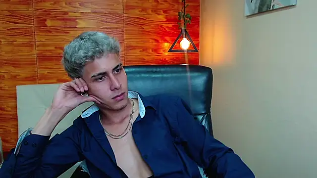 Snapshot of Bastiaan_28 chatting on 12/19/24, 07:18 Bastiaan 28 online show from 12/19/24, 07:18